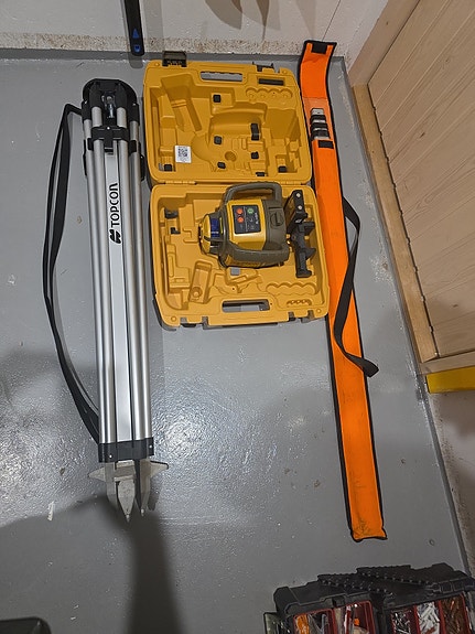Vuokrataan topcon RL-H5A pyörivä laser ja jalusta