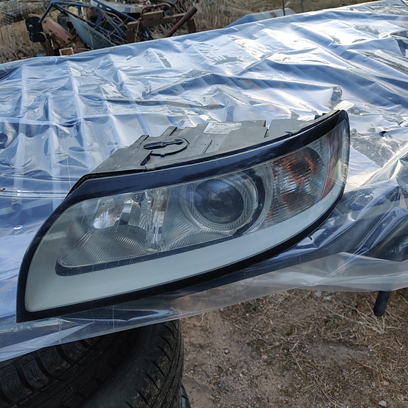 Volvo V50 vasen ajovalo facelift malliin