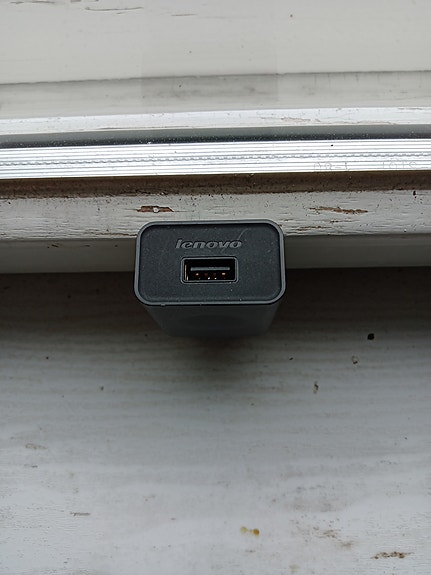 USB-A matalatehoinen virtalähde - laturi 5V 1A = 5W 5VA.