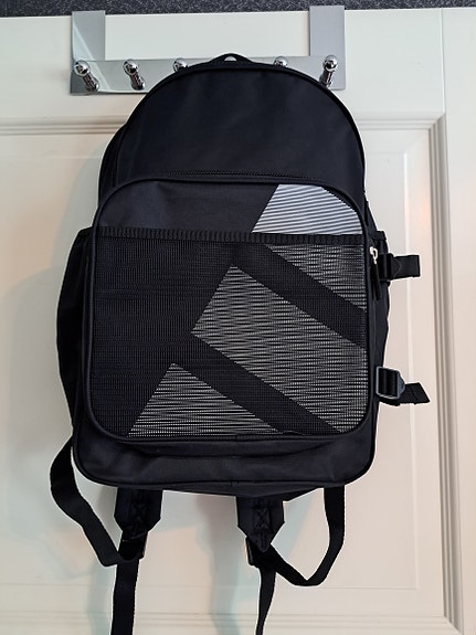 Adidas reppu musta unisex