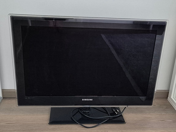 Samsung LED-televisio musta, 32 tuumaa
