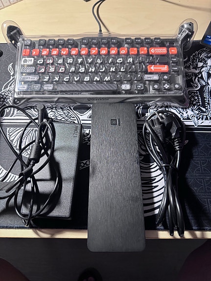 Fujitsu TBT4 Port Replicator / Thunderbolt 4 -telakointiasema + 170W laturi
