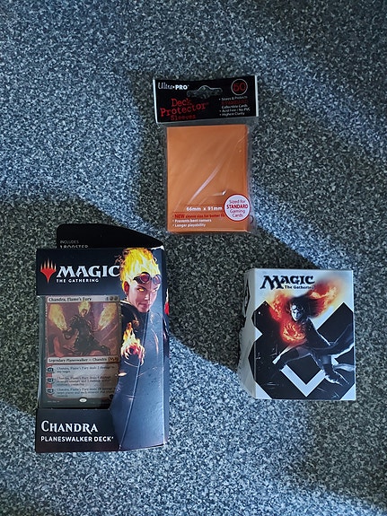 Magic the gathering kortit, säilytysrasia ja korttisuojat
