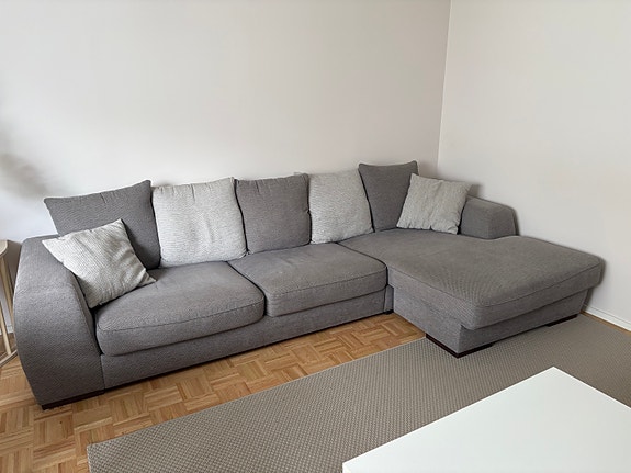 Harmaa laadukas sohva (toimitus mahdollinen)