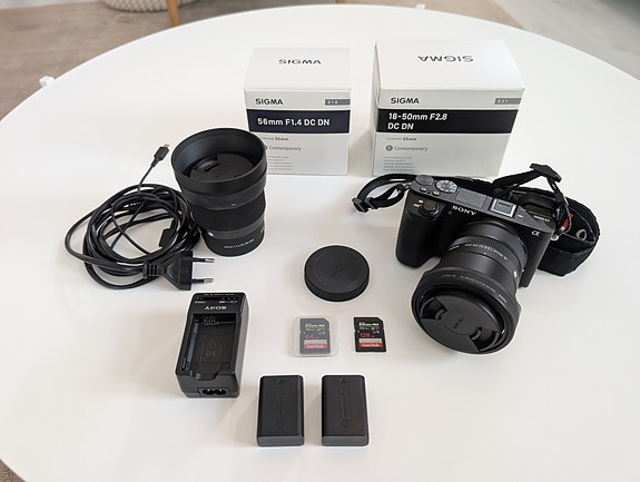 Sony Alpha a6500 + Sigma 18-50mm f/2.8 + Sigma 56mm f/1.4 - Huippu paketti!