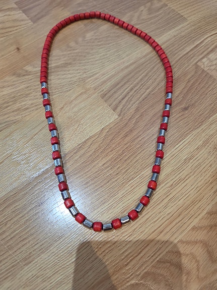 Myydään Aarikan vintage punainen kaulakoru