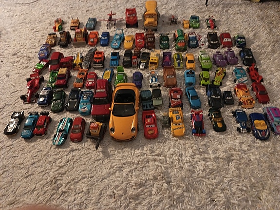 Iso setti arvokkaita cars elokuvan lelu autoja