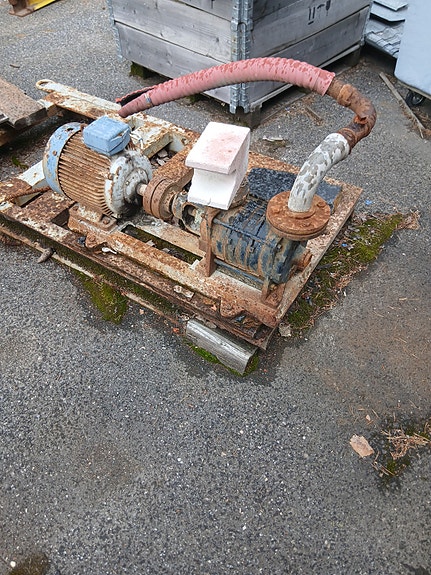 Mako vesipumppu + 5,5 kwh sähkömoottori + vesisäiliö