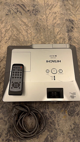 Hitachi CP-X251 LCD-videotykki