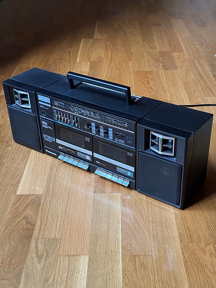 Panasonic kannettava stereo radiokasettisoitin