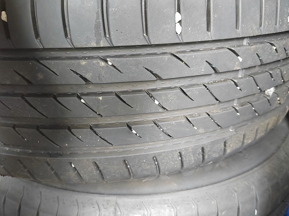 215/55R17 kesärenkaat vanteilla