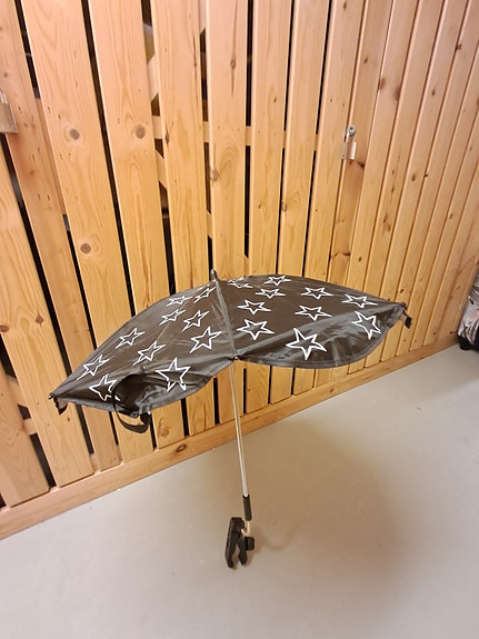Aurinkovarjo lastenrattaisiin