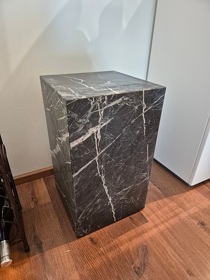 Menu Plinth pöytä, musta Marquina marmori