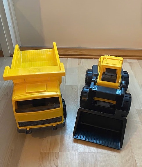 Plaston isot autot 10€/kpl
