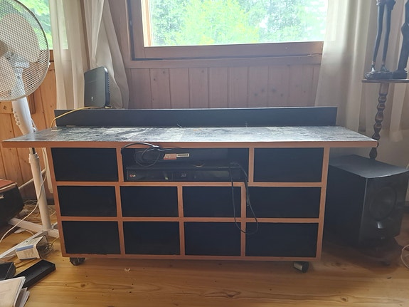 Tv taso pyörillä
