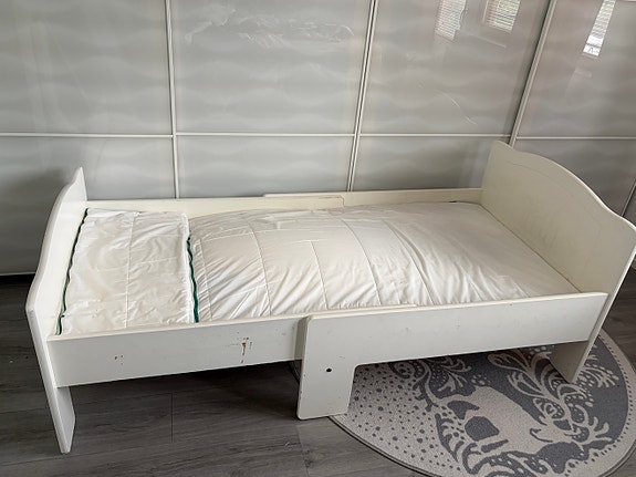 Jatkettava sänky + Ikea patja