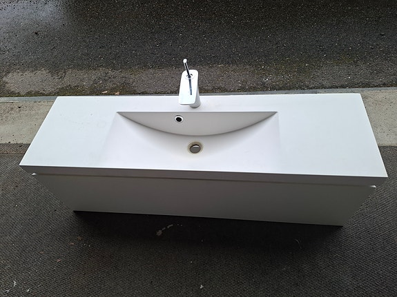 kylpyhuone kalusteet Otsoson + Hansgrohe PuraVida -hana