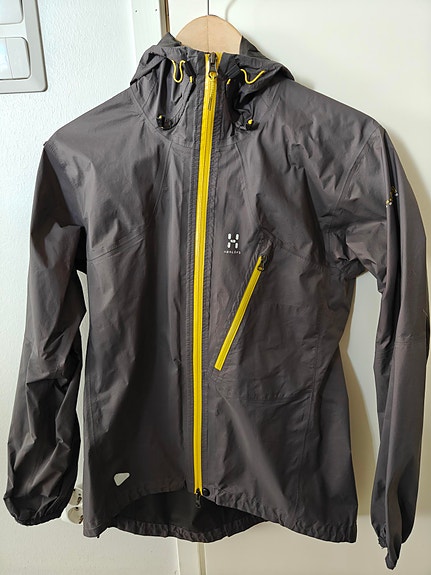 Haglöfs GoreTex takki, koko 38 harmaa keltainen