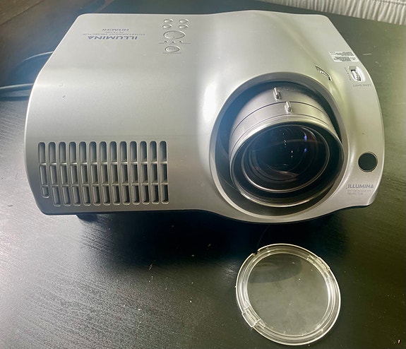 Hitachi Illumina videotykki +4,5 m vga kaapeli