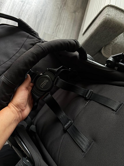 Britax mustat rattaat