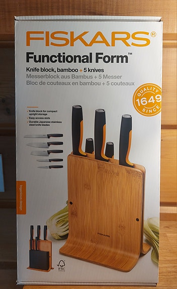 Fiskars veitsiteline ja 5 veistä