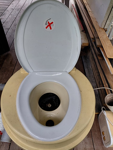 Husgvarna sähkö wc