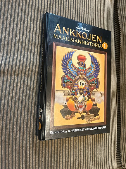 Aku Ankka: Ankkojen maailmanhistoria 1 kovakantinen kirja
