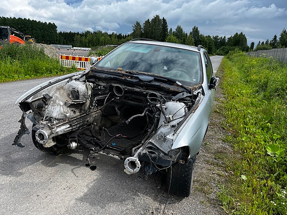 BMW 5-sarja E39 330D farm. -00