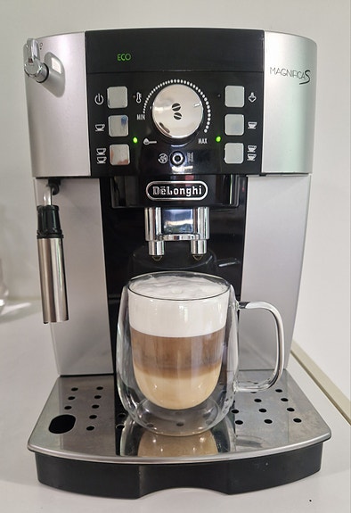 De'Longhi kahviautomaatti magnifica s
