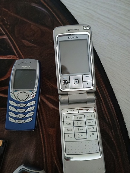 2 kpl Nokia puhelin Nokia 3210 kuoret