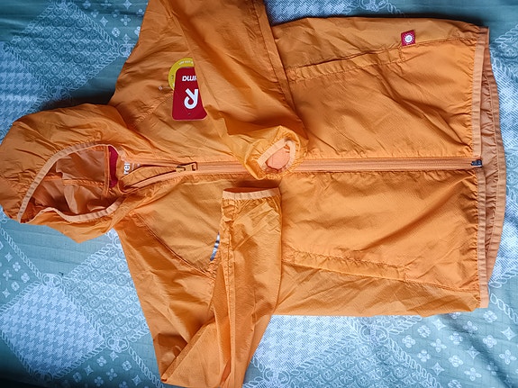 Uusi Reima UV takki koko 128