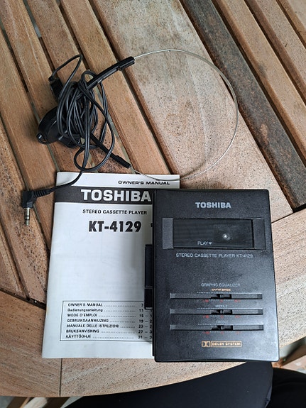 TOSHIBA kasettisoitin