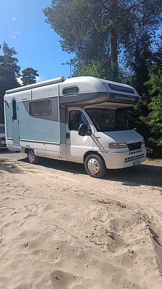 Asuntoauto matkailuauto sininen/valkoinen