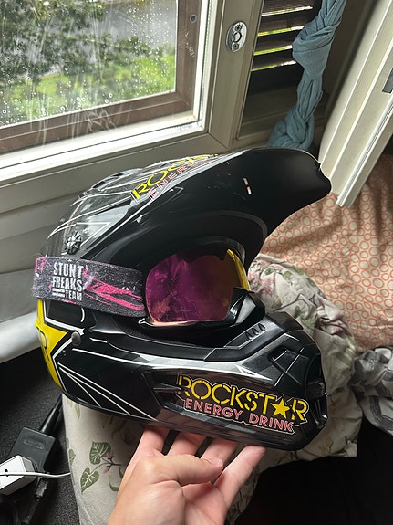 Fox v1 Rockstar mopo / crossi kypärä L 60cm