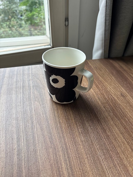 Marimekko Unikko muki tummansininen-valkoinen