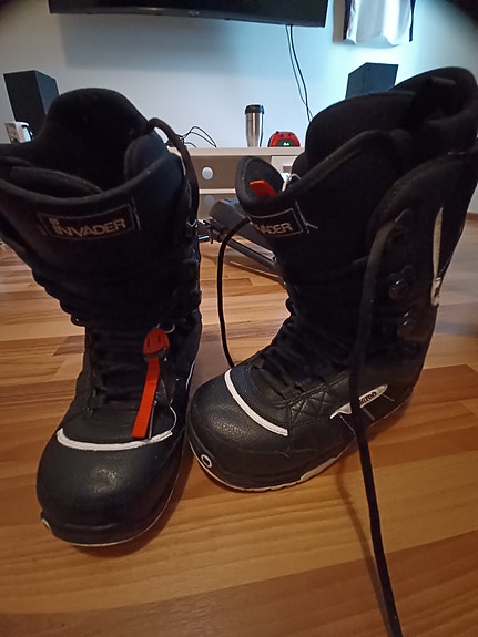 Burton Invader koko 43