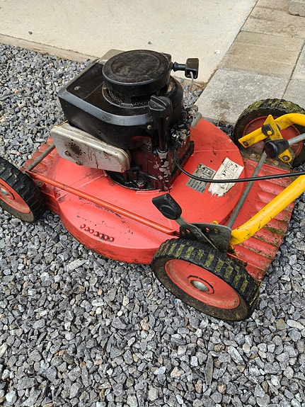 Briggs&Stratton moottori 4hp. ruohonleikkuriin