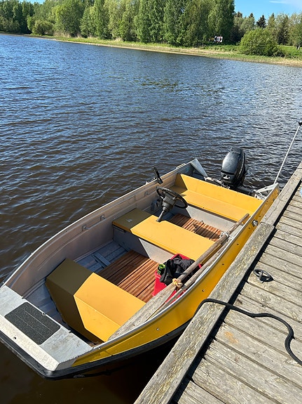 Buster mini + mercuryn 20hv perämoottori ja aku 450k traileri