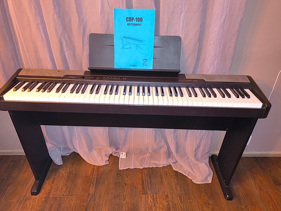 Casio CDP-100 digitaalipiano