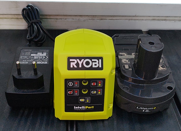 Ryobi
Ryobi 18V akku 1,5 Ah ja laturi ONE+ RC18115