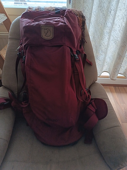 Fjällräven Abisko 65W rinkka, punainen
