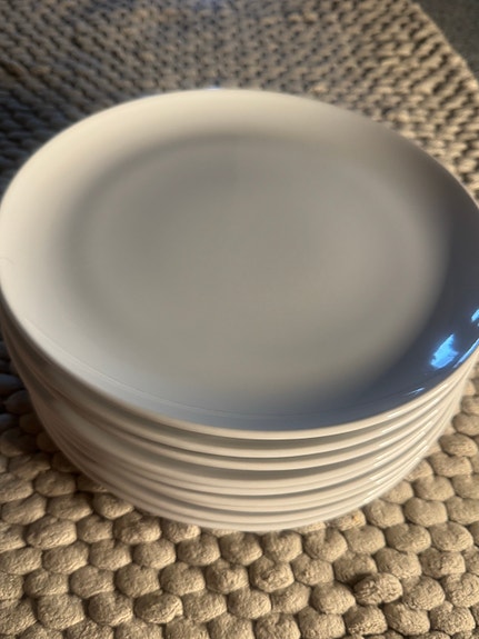 IKEA valkoiset lautaset