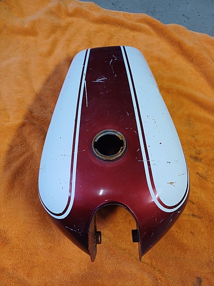 Yamaha AS3 125 ( RD125 ) polttoainesäiliö