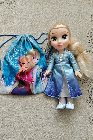 Frozen Elsa-nukke