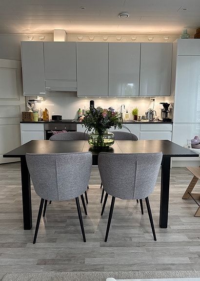 Ikea bjursta jatkettava ruokapöytä