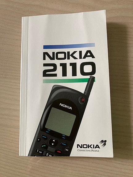 Ohjekirja Nokia 2110 suomeksi ja ruotsiksi