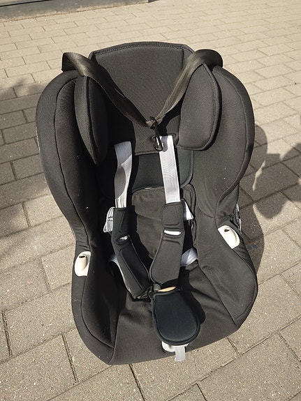 Britax Römer Versafix turvaistuin 9–18 kg musta