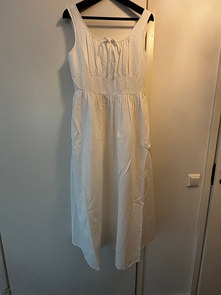 Uniqlon Valkoinen kesämekko  M