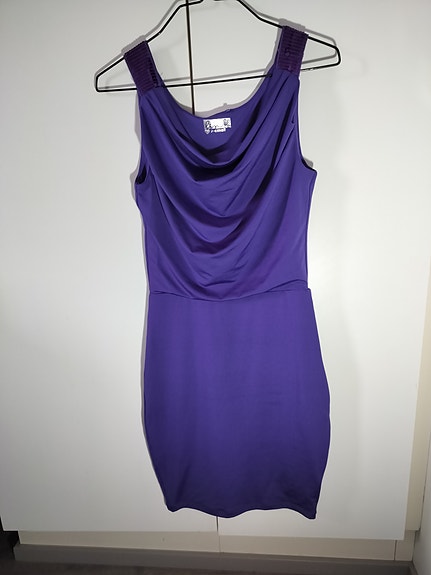Violetti mekko
