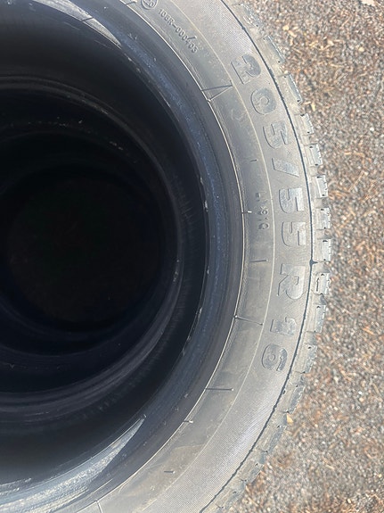 Erittäin hyväkuntoiset renkaat 205/55 R16 – Käytetty vain kuukausi